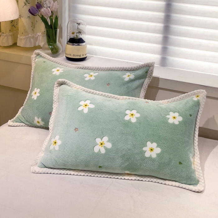 91家纺网 家纺一手货源 找家纺 锦威郎 2023新款云朵绒保暖牛奶绒毛毯绒单被套加绒加厚法莱绒四件套 小花绿