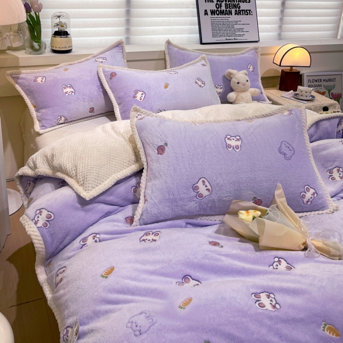 91家纺网 家纺一手货源 找家纺 锦威郎 2023新款云朵绒保暖牛奶绒毛毯绒单被套加绒加厚法莱绒四件套 小兔紫