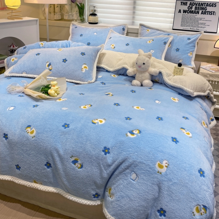 91家纺网 家纺一手货源 找家纺 锦威郎 2023新款云朵绒保暖牛奶绒毛毯绒单被套加绒加厚法莱绒四件套 鸭子蓝