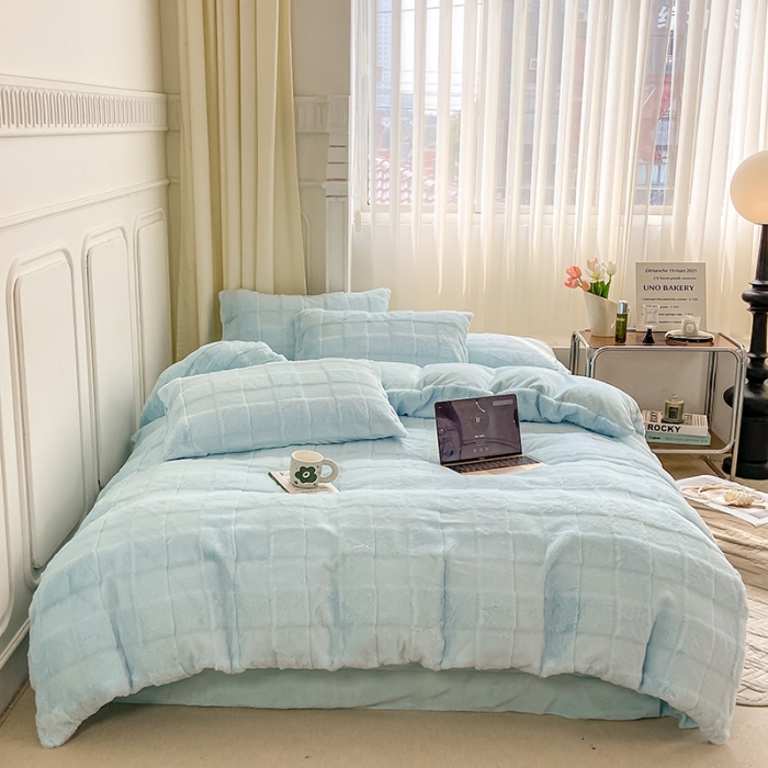 91家纺网 家纺一手货源 找家纺 黑马家居2023新款保暖亲肤兔毛绒四件套 兔绒清新兰