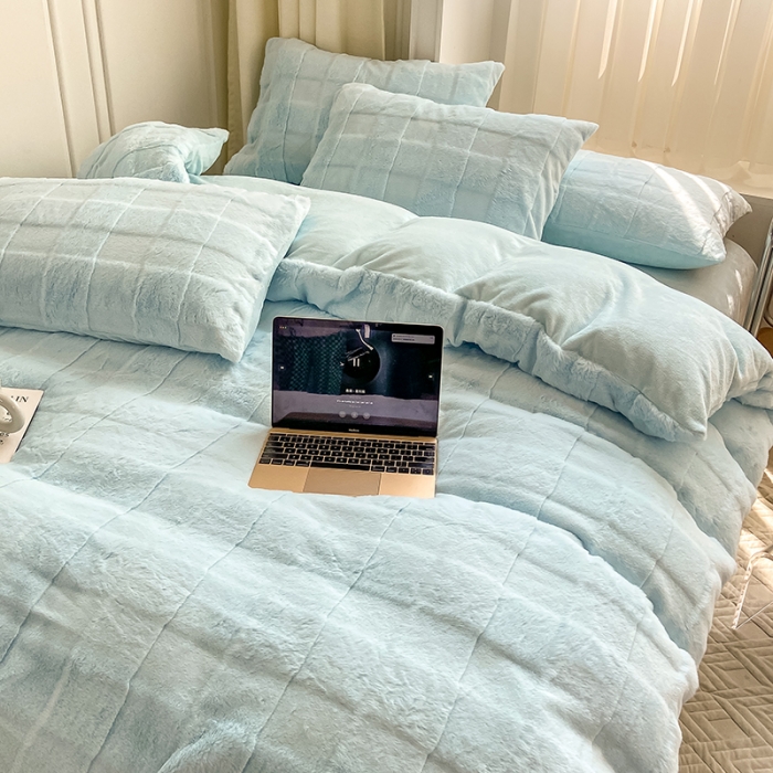 91家纺网 家纺一手货源 找家纺 黑马家居2023新款保暖亲肤兔毛绒四件套 兔绒清新兰