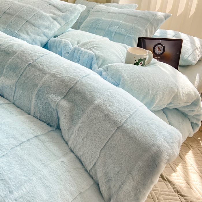 91家纺网 家纺一手货源 找家纺 黑马家居2023新款保暖亲肤兔毛绒四件套 兔绒清新兰