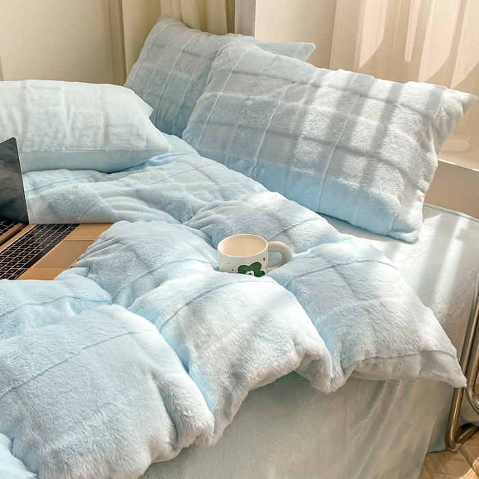 91家纺网 家纺一手货源 找家纺 黑马家居2023新款保暖亲肤兔毛绒四件套 兔绒清新兰