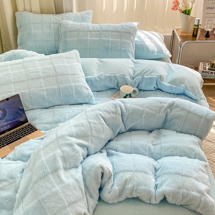 91家纺网 家纺一手货源 找家纺 黑马家居2023新款保暖亲肤兔毛绒四件套 兔绒清新兰