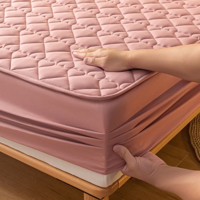 91家纺网 家纺一手货源 找家纺 笠裙 2024新款床笠A类原棉床罩夹棉抗菌床床罩床垫保护套 豆沙爱心款