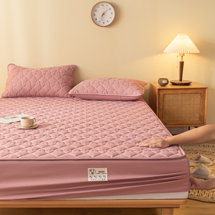 91家纺网 家纺一手货源 找家纺 笠裙 2024新款床笠A类原棉床罩夹棉抗菌床床罩床垫保护套 豆沙爱心款