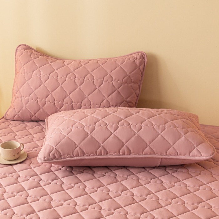 91家纺网 家纺一手货源 找家纺 笠裙 2024新款床笠A类原棉床罩夹棉抗菌床床罩床垫保护套 豆沙爱心款