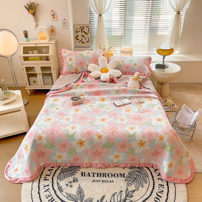 91家纺网 家纺一手货源 找家纺 慕木  2025新款A类小清新加厚多功能牛奶绒夹棉床盖 花田