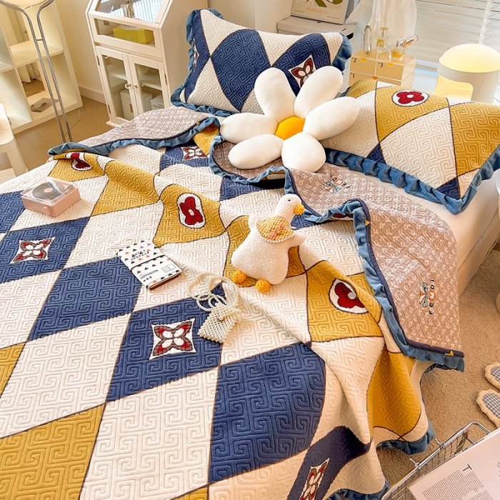 91家纺网 家纺一手货源 找家纺 慕木  2025新款A类小清新加厚多功能牛奶绒夹棉床盖 菱花