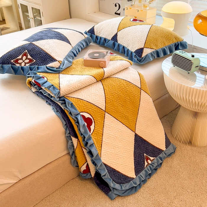 91家纺网 家纺一手货源 找家纺 慕木  2025新款A类小清新加厚多功能牛奶绒夹棉床盖 菱花