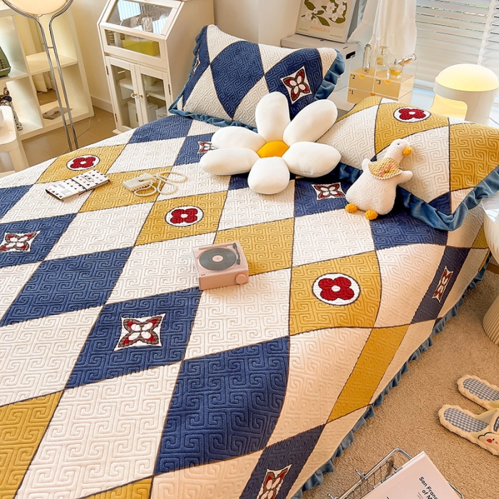 91家纺网 家纺一手货源 找家纺 慕木  2025新款A类小清新加厚多功能牛奶绒夹棉床盖 菱花