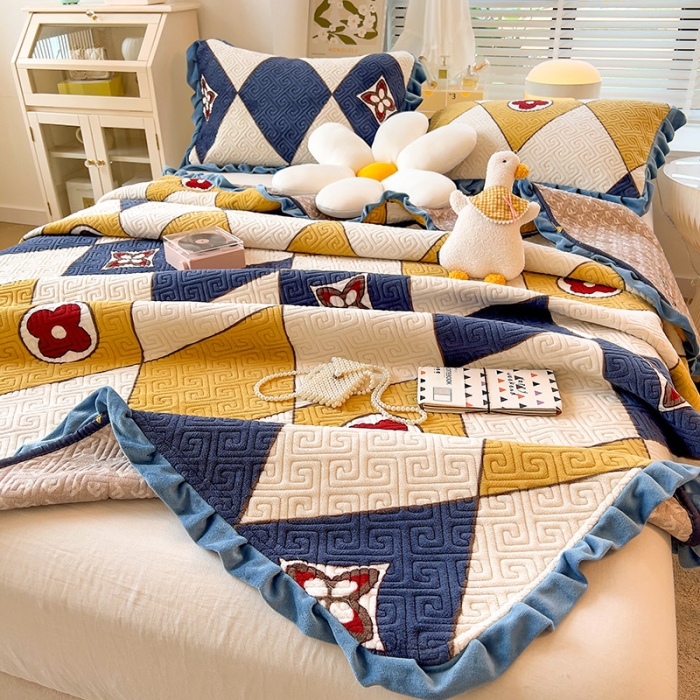 91家纺网 家纺一手货源 找家纺 慕木  2025新款A类小清新加厚多功能牛奶绒夹棉床盖 菱花