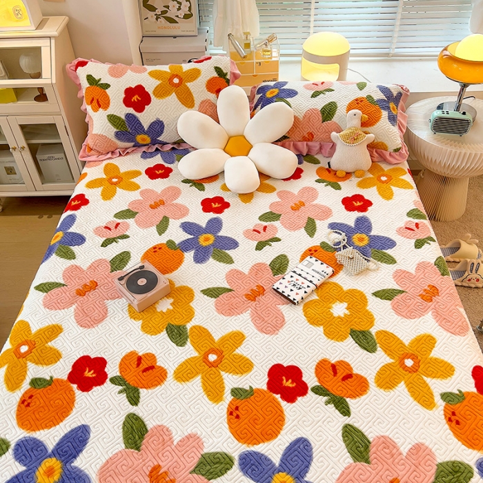 91家纺网 家纺一手货源 找家纺 慕木  2025新款A类小清新加厚多功能牛奶绒夹棉床盖 辰花