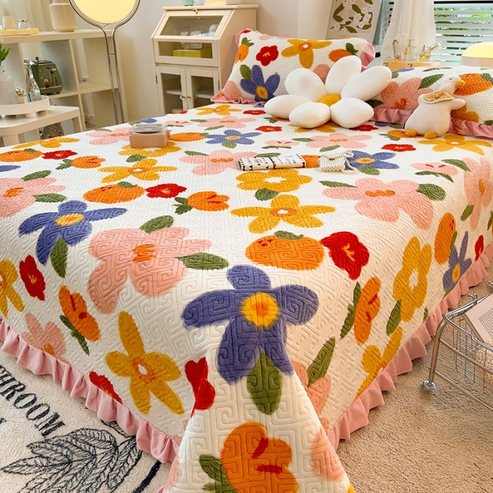 91家纺网 家纺一手货源 找家纺 慕木  2025新款A类小清新加厚多功能牛奶绒夹棉床盖 辰花