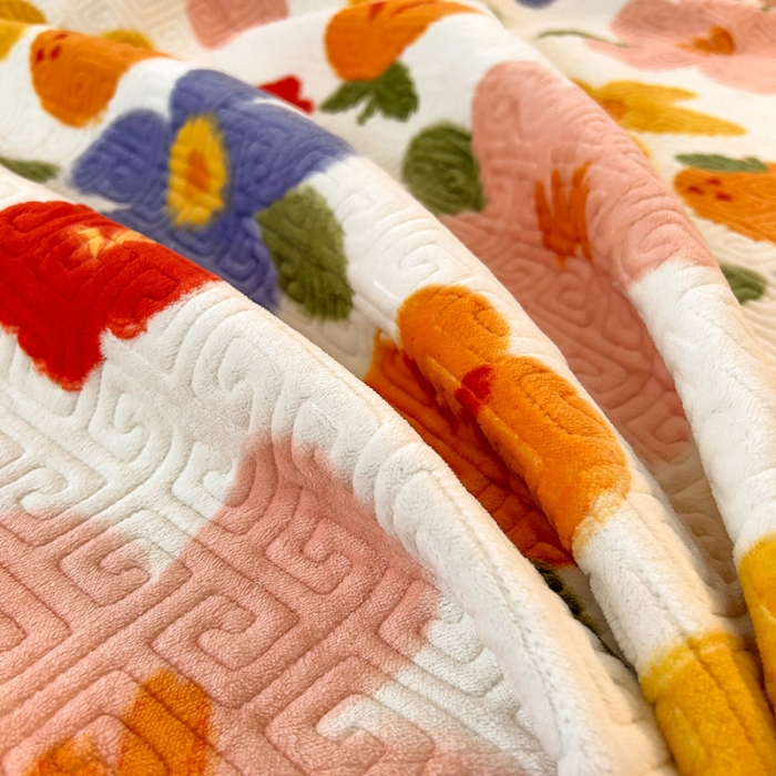 91家纺网 家纺一手货源 找家纺 慕木  2025新款A类小清新加厚多功能牛奶绒夹棉床盖 辰花