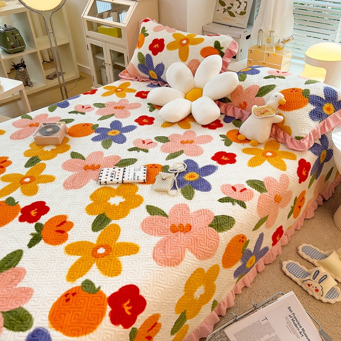 91家纺网 家纺一手货源 找家纺 慕木  2025新款A类小清新加厚多功能牛奶绒夹棉床盖 辰花