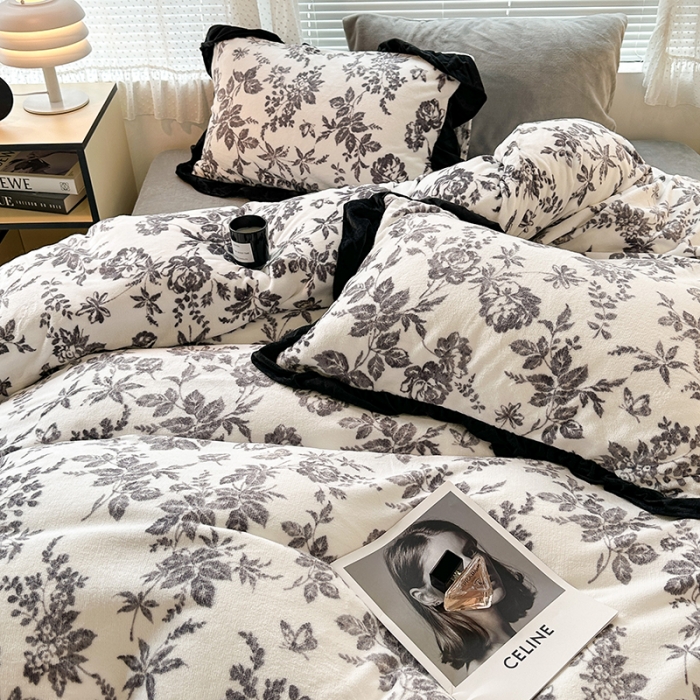 91家纺网 家纺一手货源 找家纺 昔可 2023新款韩系ins花边款牛奶绒四件套 法式茶歇黑