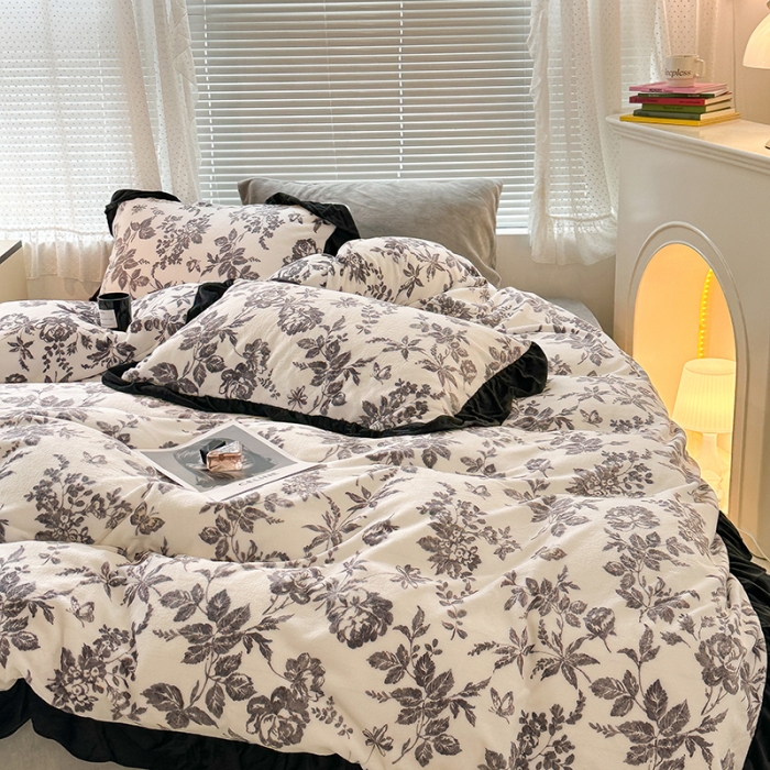 91家纺网 家纺一手货源 找家纺 昔可 2023新款韩系ins花边款牛奶绒四件套 法式茶歇黑