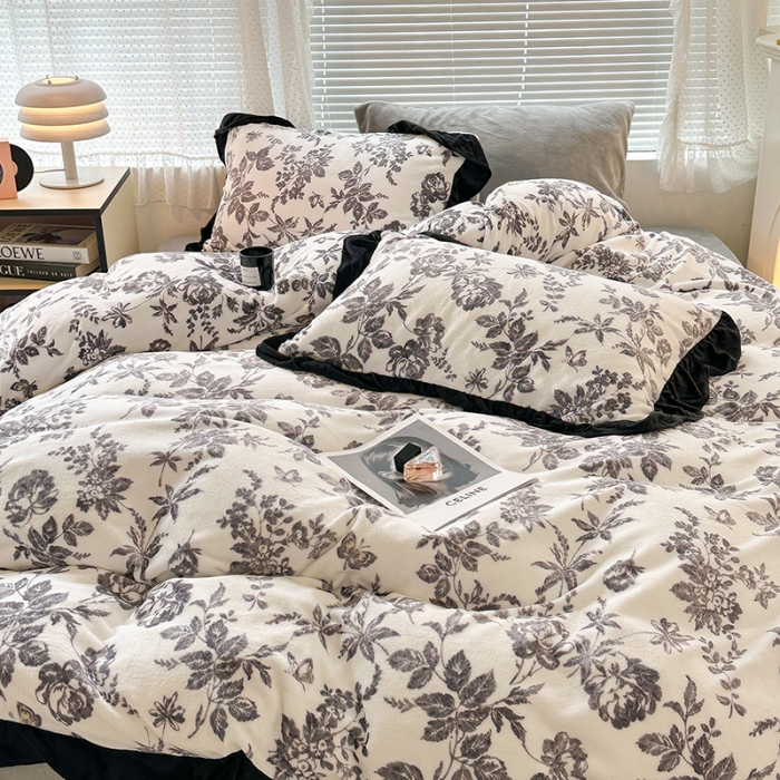 91家纺网 家纺一手货源 找家纺 昔可 2023新款韩系ins花边款牛奶绒四件套 法式茶歇黑