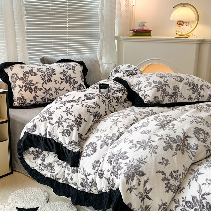 91家纺网 家纺一手货源 找家纺 昔可 2023新款韩系ins花边款牛奶绒四件套 法式茶歇黑