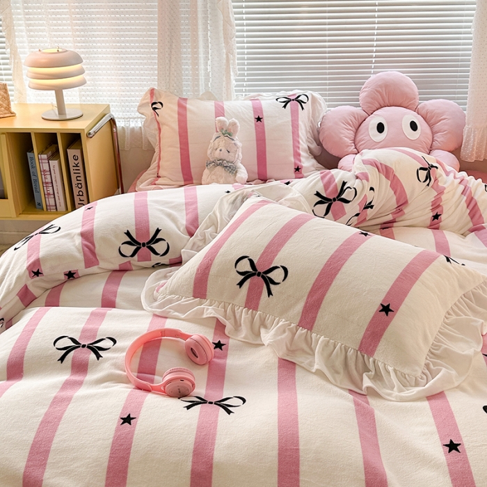 91家纺网 家纺一手货源 找家纺 昔可 2023新款韩系ins花边款牛奶绒四件套 粉条星星蝴蝶结