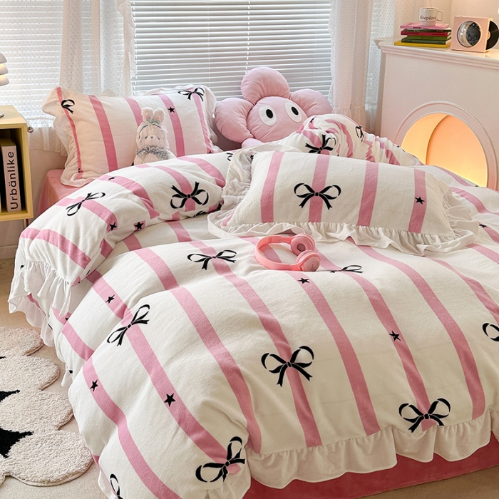 91家纺网 家纺一手货源 找家纺 昔可 2023新款韩系ins花边款牛奶绒四件套 粉条星星蝴蝶结