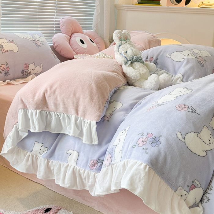 91家纺网 家纺一手货源 找家纺 昔可 2023新款韩系ins花边款牛奶绒四件套 花花小猫咪