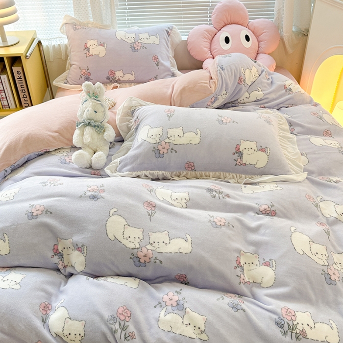 91家纺网 家纺一手货源 找家纺 昔可 2023新款韩系ins花边款牛奶绒四件套 花花小猫咪