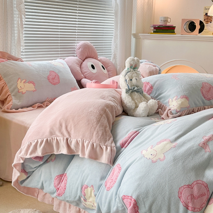 91家纺网 家纺一手货源 找家纺 昔可 2023新款韩系ins花边款牛奶绒四件套 萝莉爱心兔