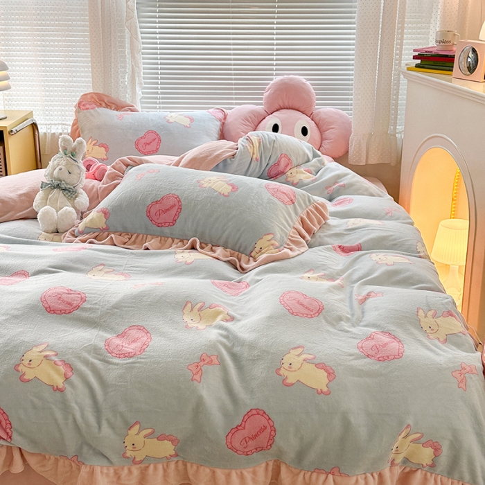 91家纺网 家纺一手货源 找家纺 昔可 2023新款韩系ins花边款牛奶绒四件套 萝莉爱心兔