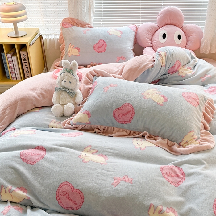 91家纺网 家纺一手货源 找家纺 昔可 2023新款韩系ins花边款牛奶绒四件套 萝莉爱心兔