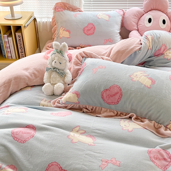 91家纺网 家纺一手货源 找家纺 昔可 2023新款韩系ins花边款牛奶绒四件套 萝莉爱心兔