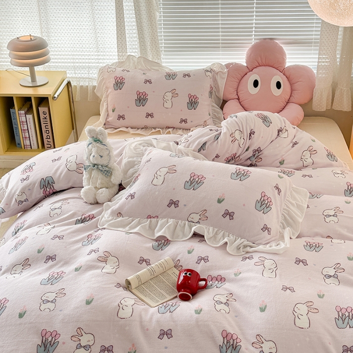 91家纺网 家纺一手货源 找家纺 昔可 2023新款韩系ins花边款牛奶绒四件套 萌萌粉底郁金香兔