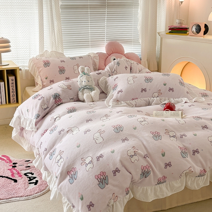 91家纺网 家纺一手货源 找家纺 昔可 2023新款韩系ins花边款牛奶绒四件套 萌萌粉底郁金香兔