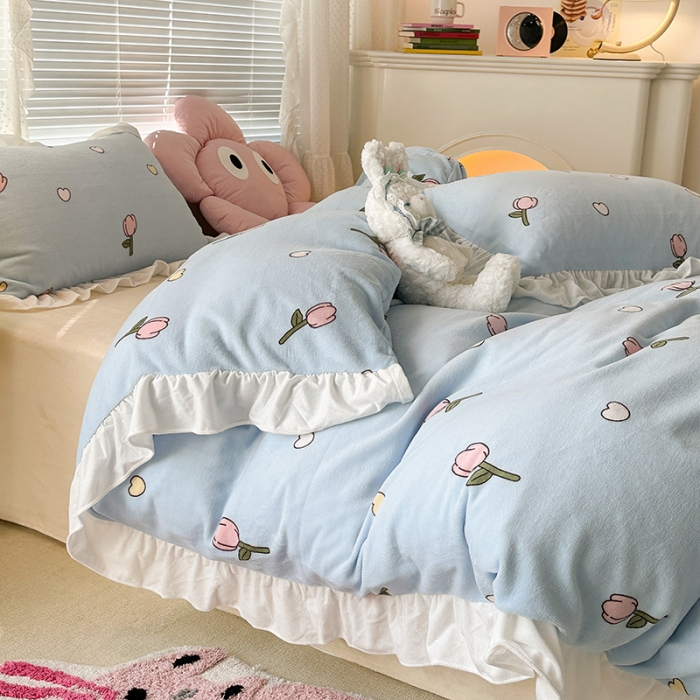 91家纺网 家纺一手货源 找家纺 昔可 2023新款韩系ins花边款牛奶绒四件套 奶蓝爱心郁金香