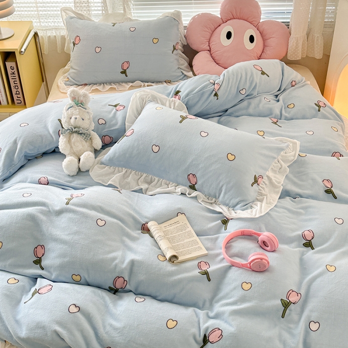 91家纺网 家纺一手货源 找家纺 昔可 2023新款韩系ins花边款牛奶绒四件套 奶蓝爱心郁金香