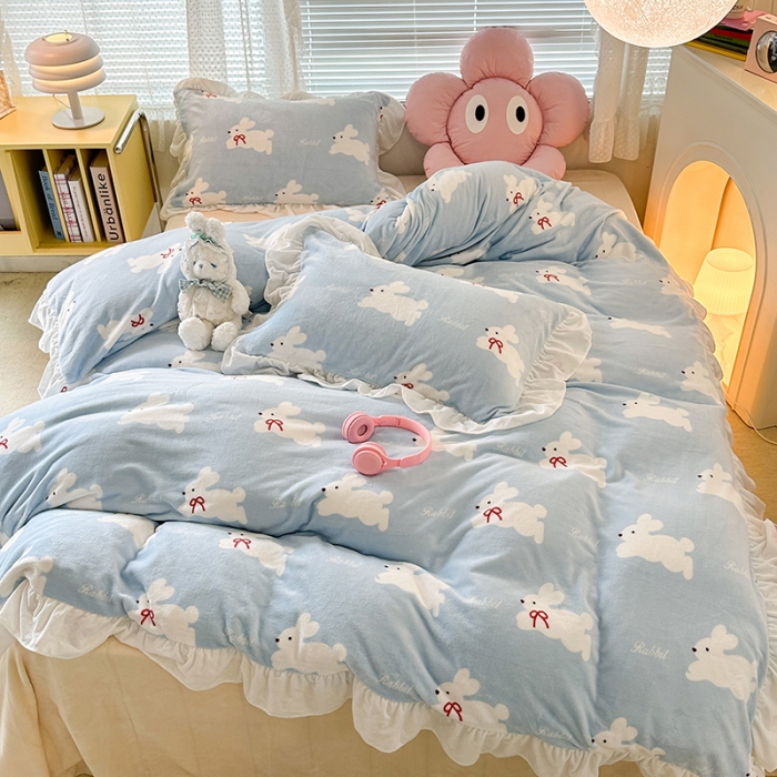 91家纺网 家纺一手货源 找家纺 昔可 2023新款韩系ins花边款牛奶绒四件套 丝带小兔蓝