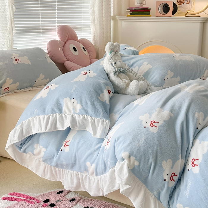 91家纺网 家纺一手货源 找家纺 昔可 2023新款韩系ins花边款牛奶绒四件套 丝带小兔蓝