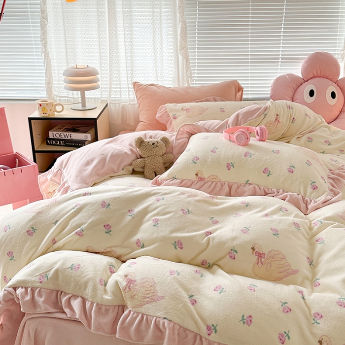 91家纺网 家纺一手货源 找家纺 昔可 2023新款韩系ins花边款牛奶绒四件套 天鹅玫瑰