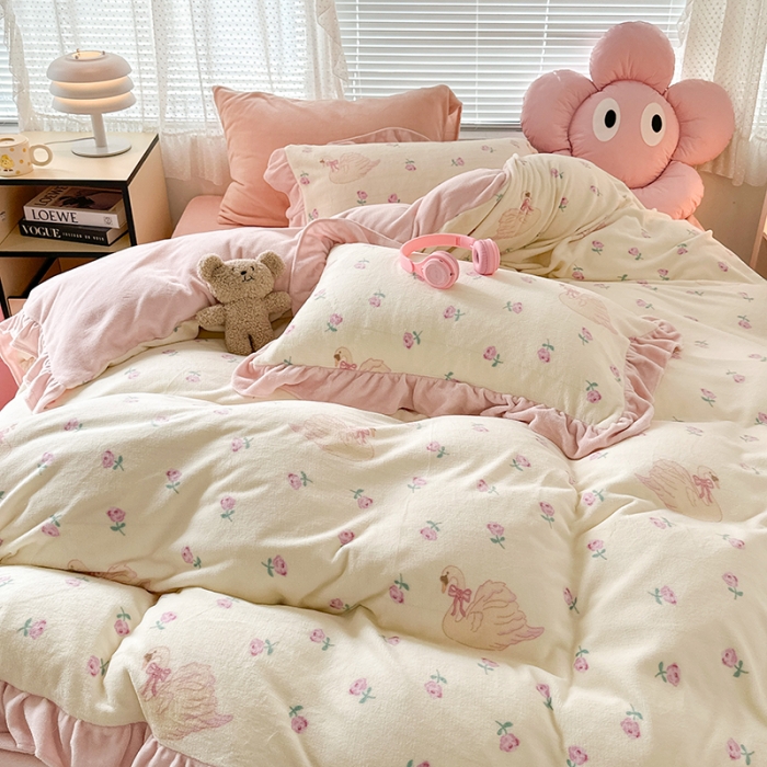 91家纺网 家纺一手货源 找家纺 昔可 2023新款韩系ins花边款牛奶绒四件套 天鹅玫瑰