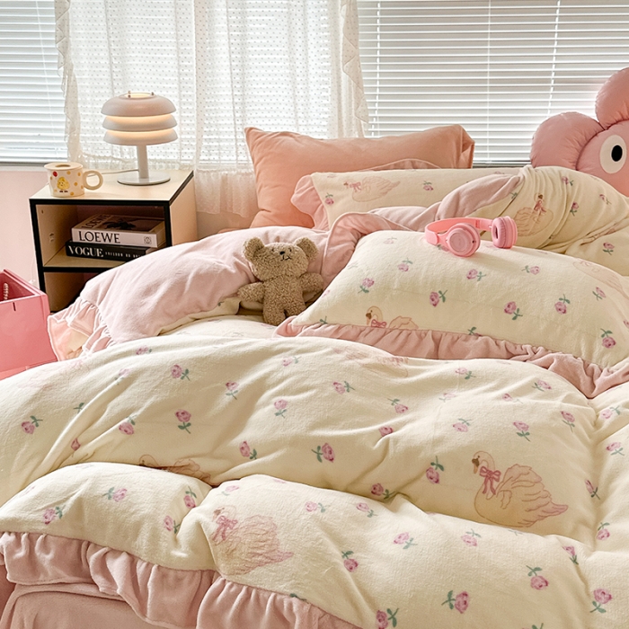 91家纺网 家纺一手货源 找家纺 昔可 2023新款韩系ins花边款牛奶绒四件套 天鹅玫瑰