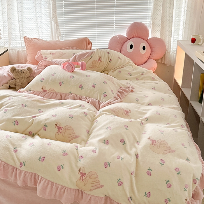 91家纺网 家纺一手货源 找家纺 昔可 2023新款韩系ins花边款牛奶绒四件套 天鹅玫瑰