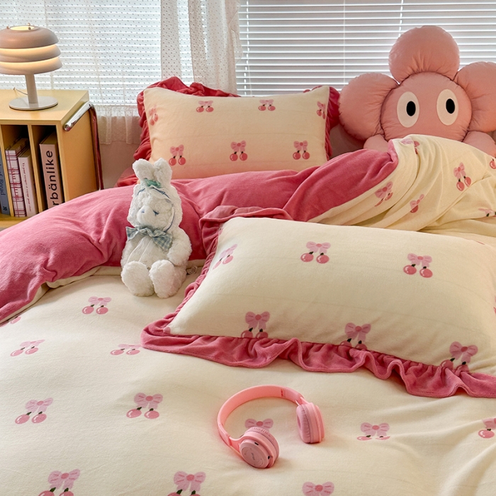 91家纺网 家纺一手货源 找家纺 昔可 2023新款韩系ins花边款牛奶绒四件套 一口樱桃