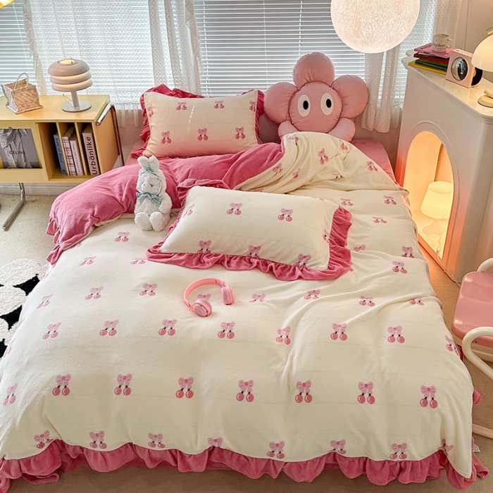 91家纺网 家纺一手货源 找家纺 昔可 2023新款韩系ins花边款牛奶绒四件套 一口樱桃