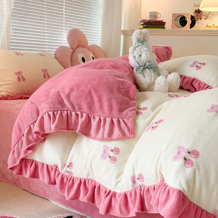 91家纺网 家纺一手货源 找家纺 昔可 2023新款韩系ins花边款牛奶绒四件套 一口樱桃