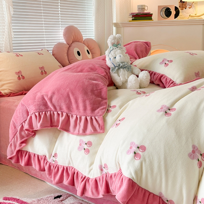 91家纺网 家纺一手货源 找家纺 昔可 2023新款韩系ins花边款牛奶绒四件套 一口樱桃