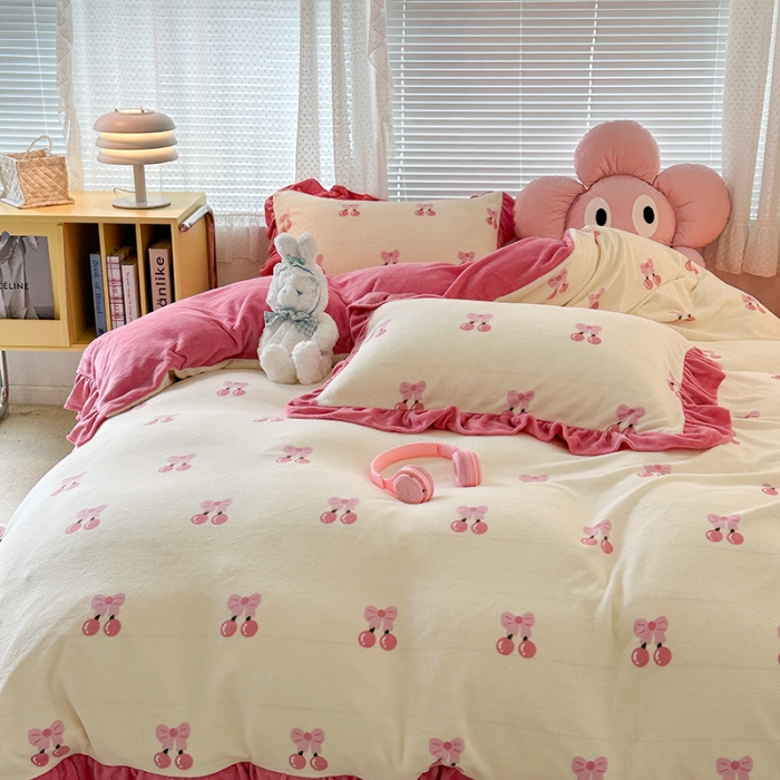 91家纺网 家纺一手货源 找家纺 昔可 2023新款韩系ins花边款牛奶绒四件套 一口樱桃