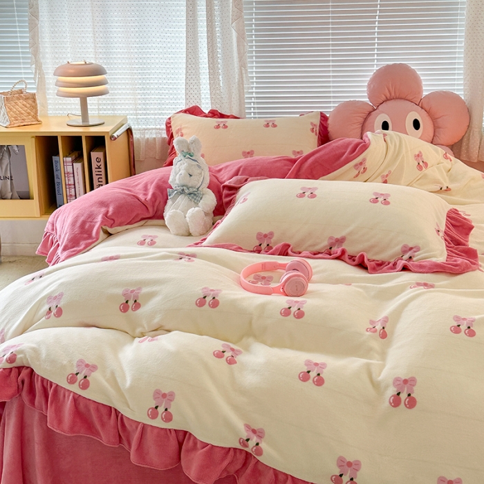 91家纺网 家纺一手货源 找家纺 昔可 2023新款韩系ins花边款牛奶绒四件套 一口樱桃