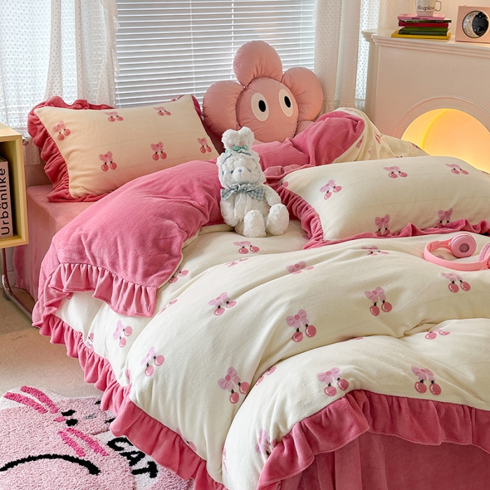 91家纺网 家纺一手货源 找家纺 昔可 2023新款韩系ins花边款牛奶绒四件套 一口樱桃