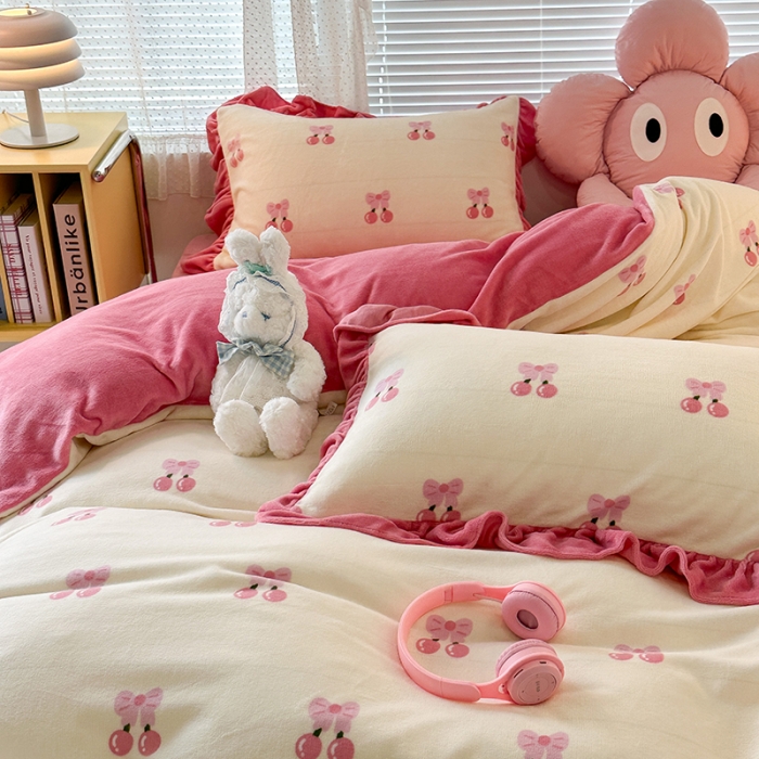 91家纺网 家纺一手货源 找家纺 昔可 2023新款韩系ins花边款牛奶绒四件套 一口樱桃